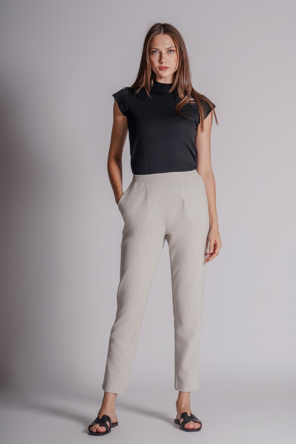  Women Side Pocket Elastic Waist Pleated Slim Fit Jogger Pants  Beige
