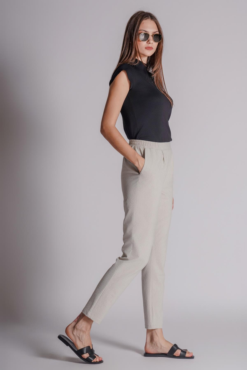  Women Side Pocket Elastic Waist Pleated Slim Fit Jogger Pants  Beige
