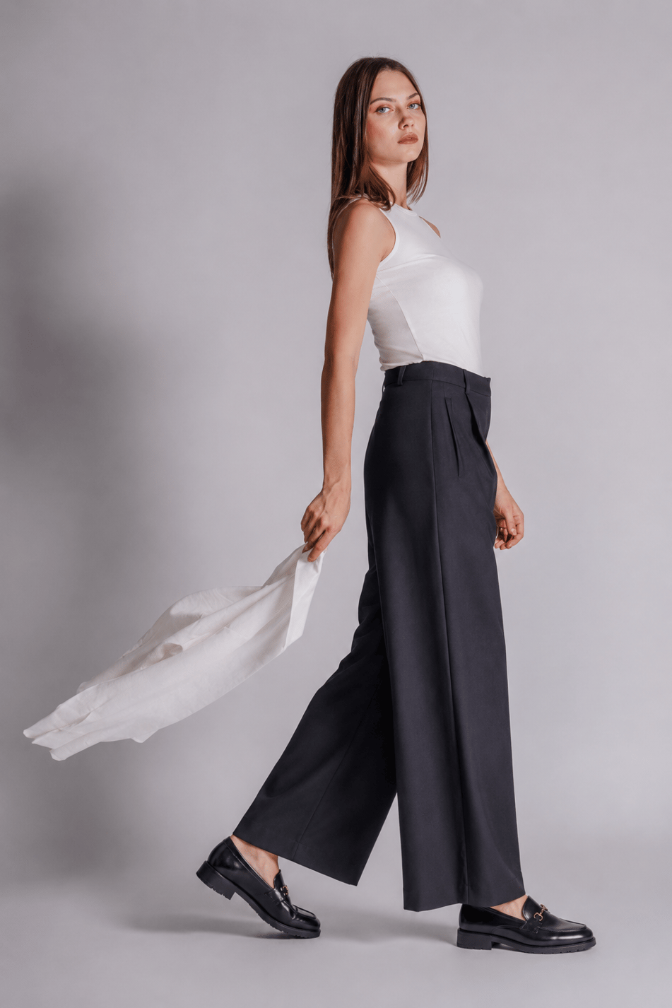 Kadın Yandan Cepli Fermuar ve Agraf Kapamalı Relaxed Fit Pantolon Siyah