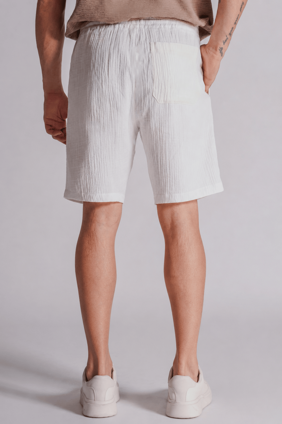 Erkek Yandan Cepli Beli Lastikli  Dokulu Kumaş Relaxed Fit Jogger Şort Ekru