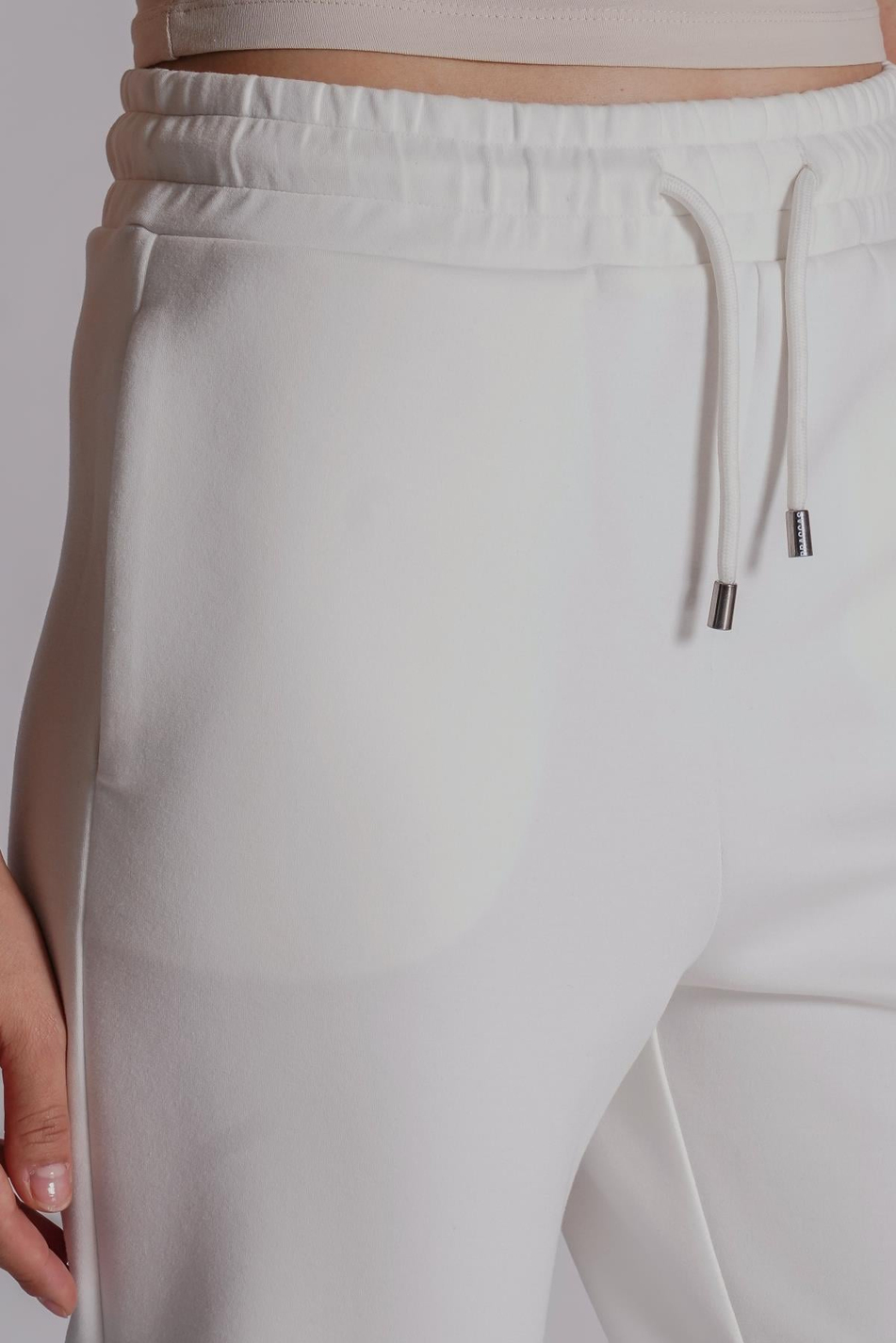Kadın Yandan Cepli Beli Lastikli Duble Paça Kordonlu Slim Fit Jogger Pantolon Beyaz