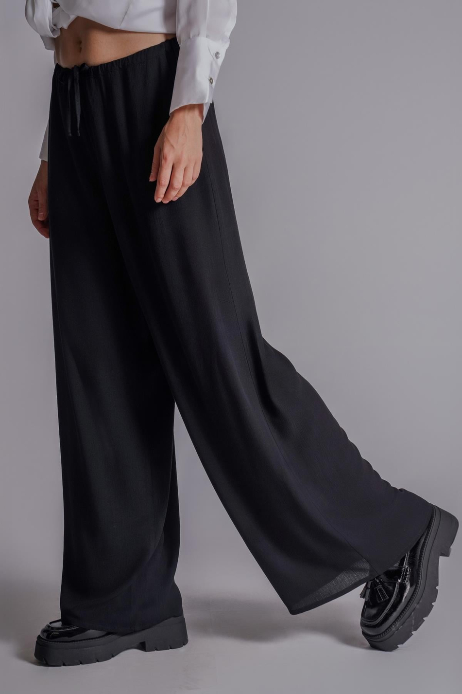 Kadın Yandan Cepli Beli Lastikli Relaxed Fit Pantolon Siyah