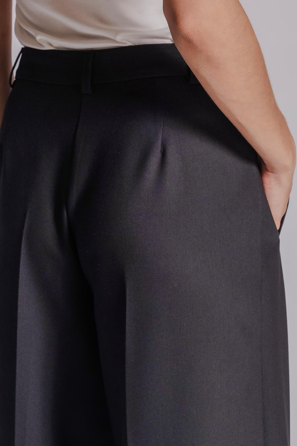 Kadın Yandan Cepli Fermuar ve Agraf Kapamalı Relaxed Fit Pantolon Siyah