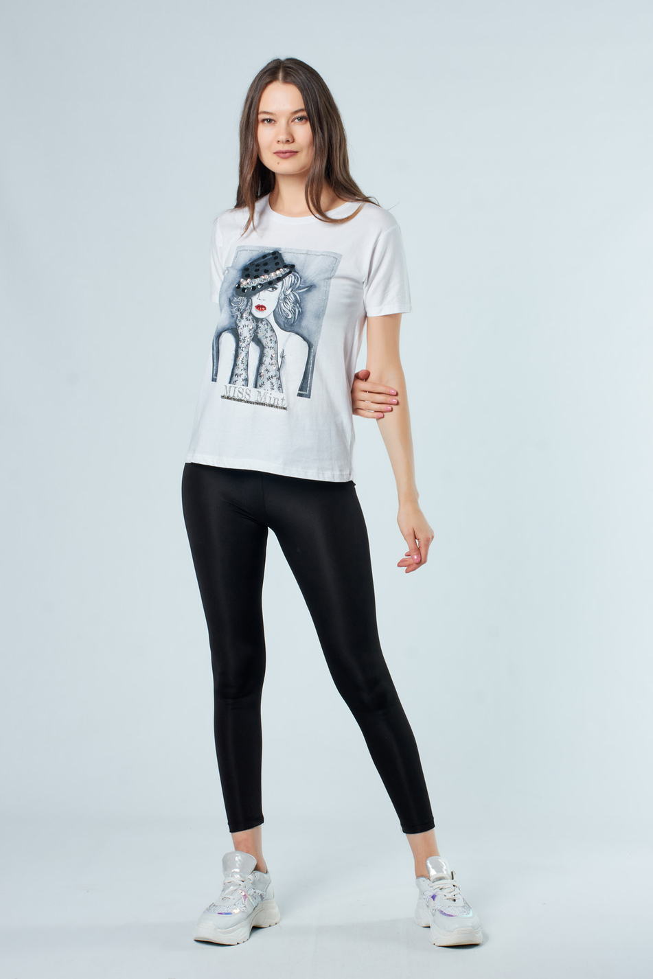 3238 Pullu Şapkalı Kadın Baskılı T-Shirt Beyaz-Coral