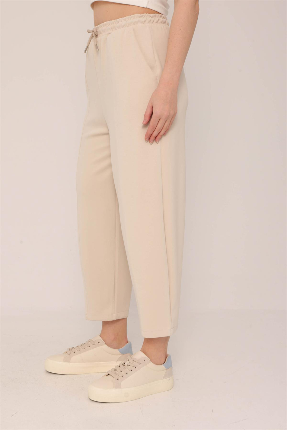 Beli Bağcıklı Çımalı Havuç Pantolon Bej-Coral