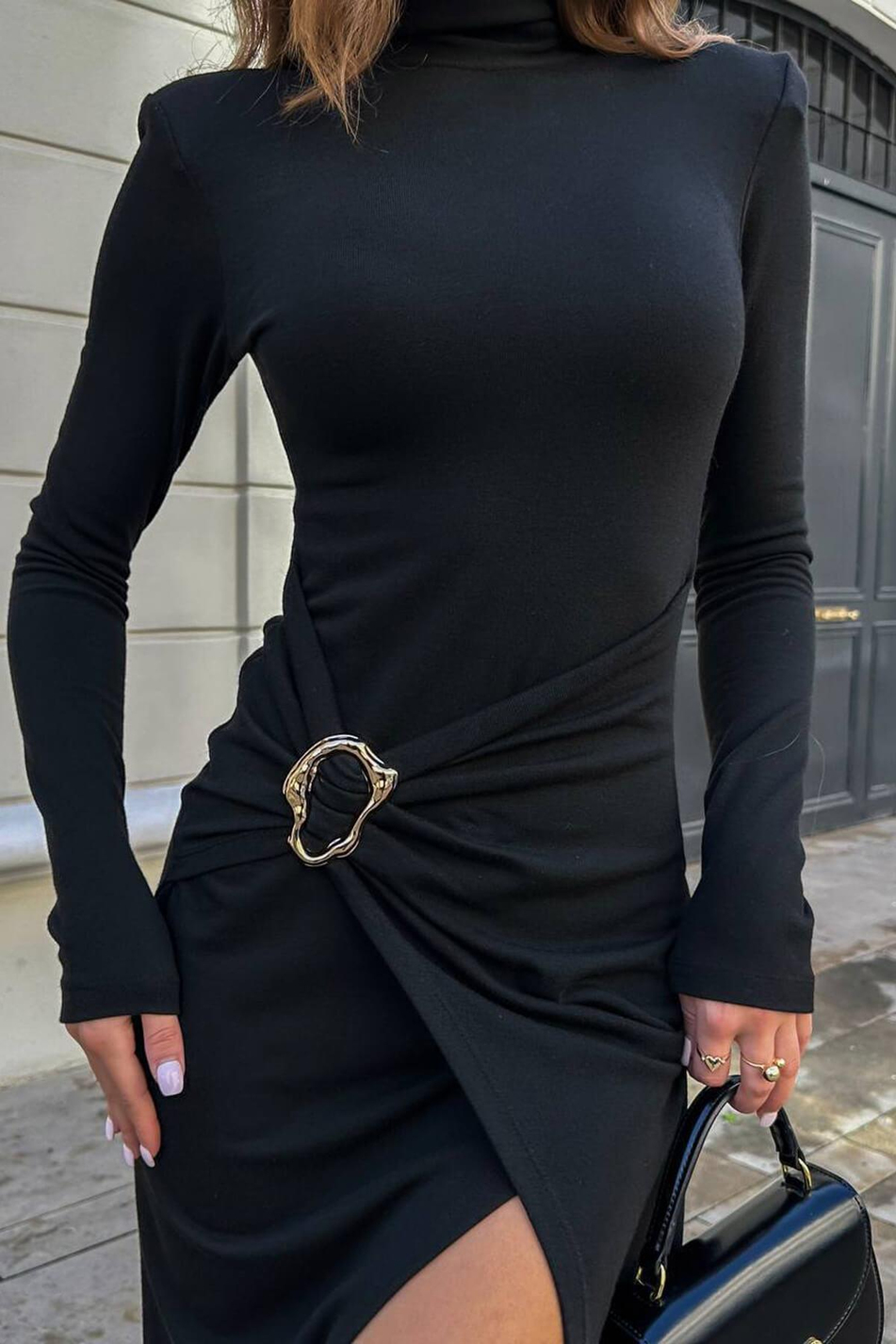 Omuz Vatkalı Toka Detaylı Elbise Siyah-Coral