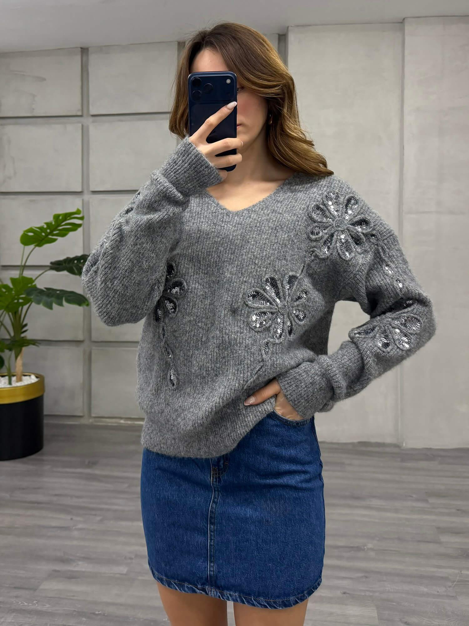 Pullu Çiçek İşlemeli V Yaka Kazak 7718 Gri