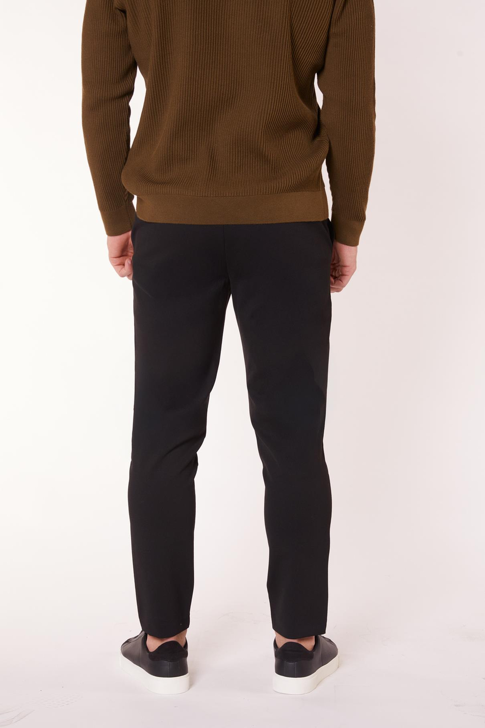 Erkek Beli Yarım Lastikli Arka Cep Fermuarlı Slim Fit Pantolon Siyah