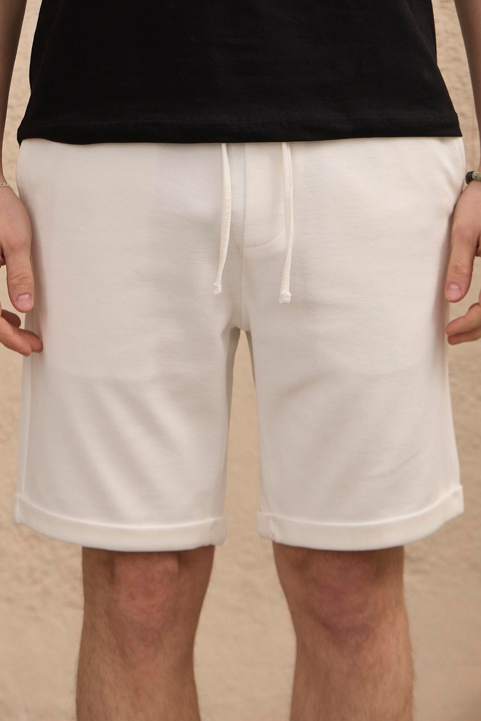 Erkek Lastikli Bel Kordonlu Duble Paça Beyaz Şort