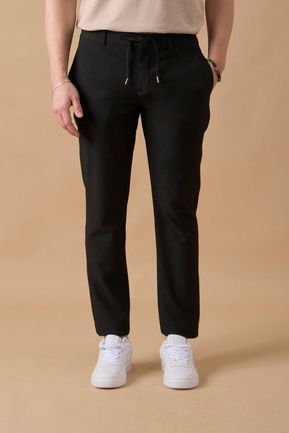 Erkek Slim Fit Beli Bağlamalı Dokulu Siyah Pantolon