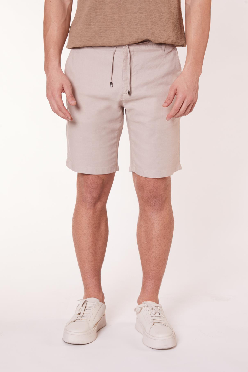 Erkek Yandan Cepli Beli Lastikli Keten Görünümlü Relaxed Fit Chino Şort Bej