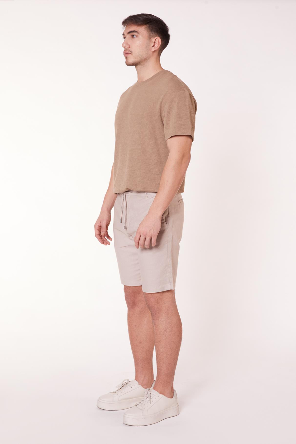 Erkek Yandan Cepli Beli Lastikli Keten Görünümlü Relaxed Fit Chino Şort Bej