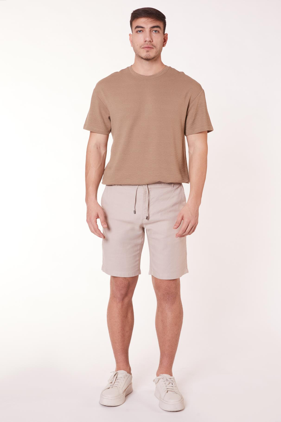 Erkek Yandan Cepli Beli Lastikli Keten Görünümlü Relaxed Fit Chino Şort Bej