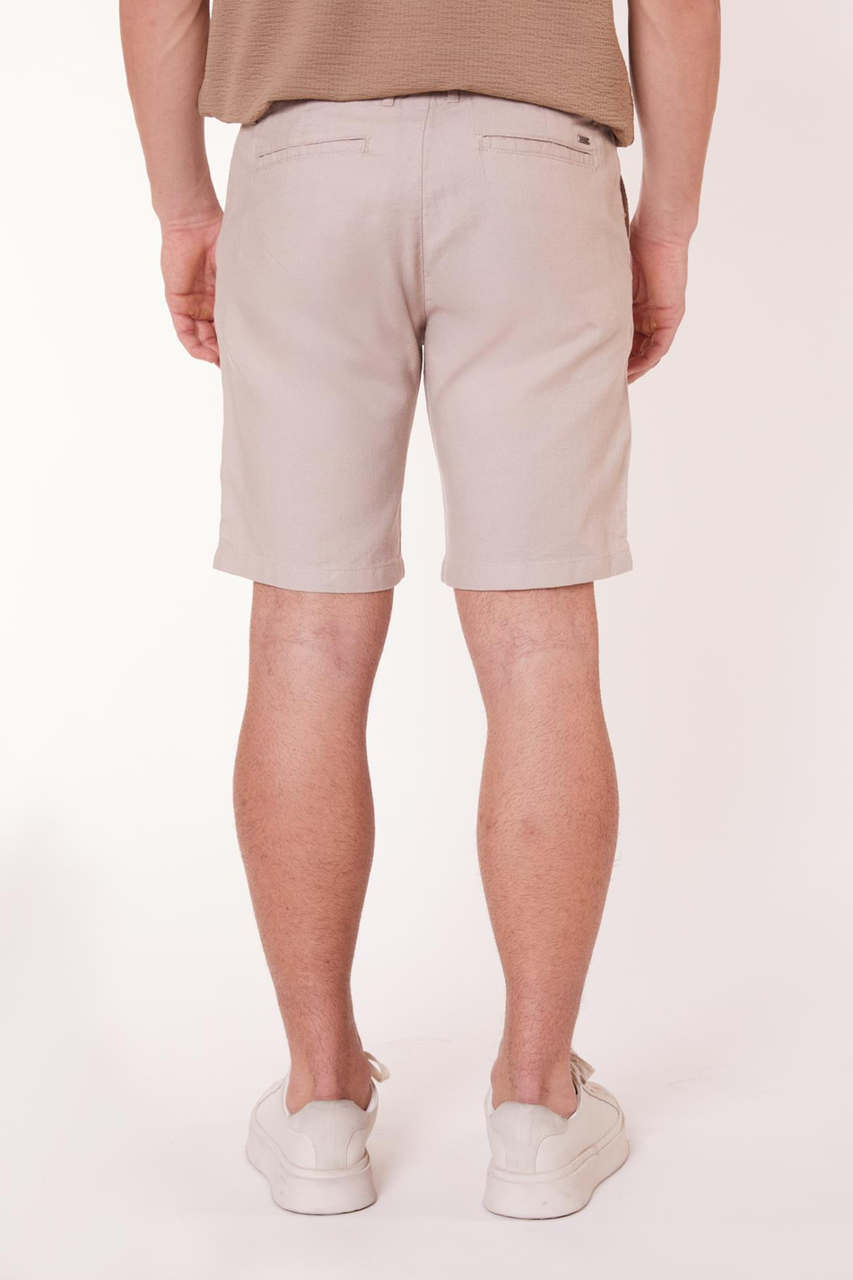 Erkek Yandan Cepli Beli Lastikli Keten Görünümlü Relaxed Fit Chino Şort Bej