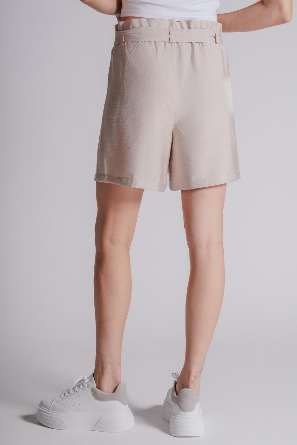 Kadın Pileli Beli Lastikli ve Kuşaklı Düğmeli Jogger Şort Taş
