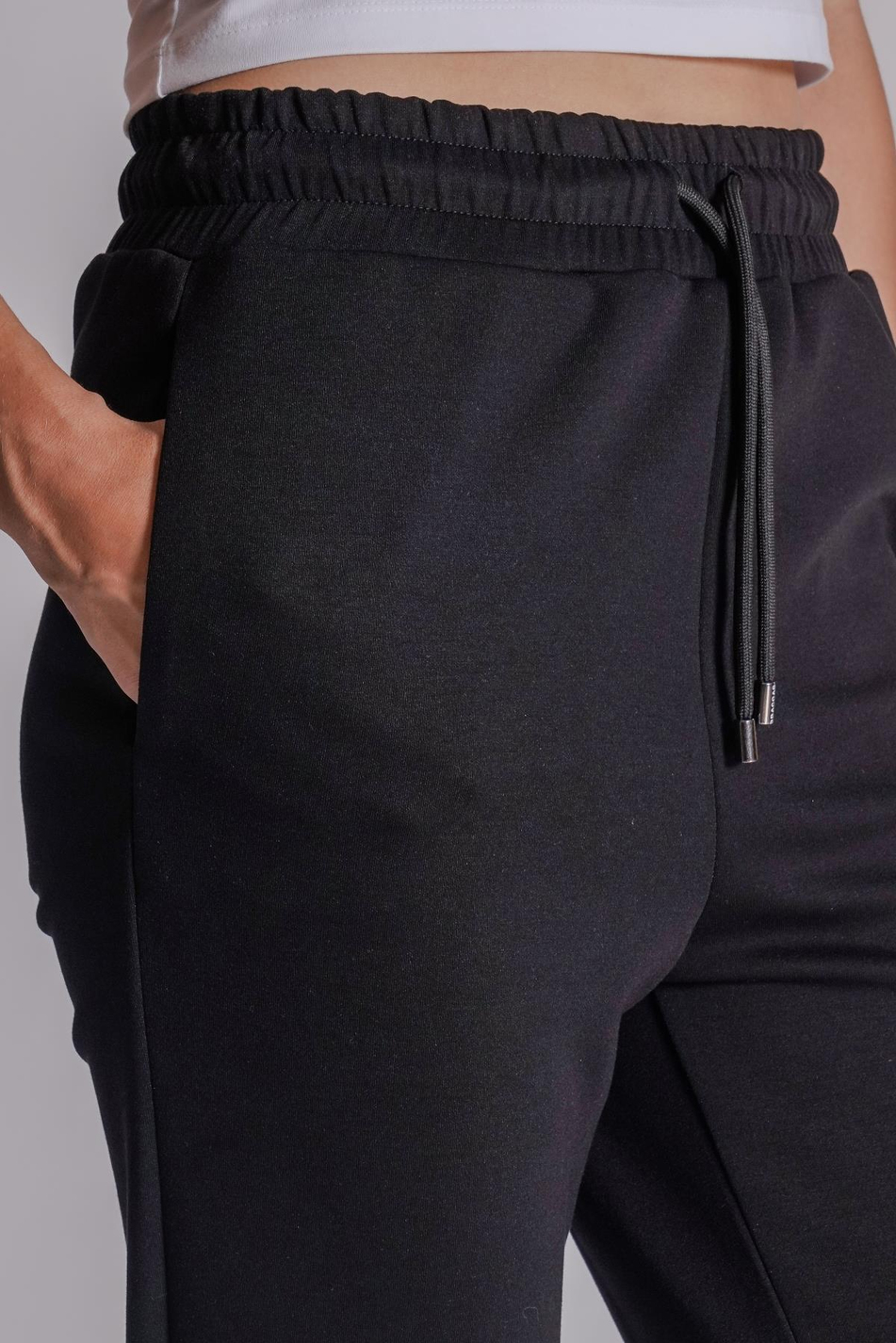 Kadın Yandan Cepli Beli Lastikli Duble Paça Kordonlu Slim Fit Jogger Pantolon Siyah