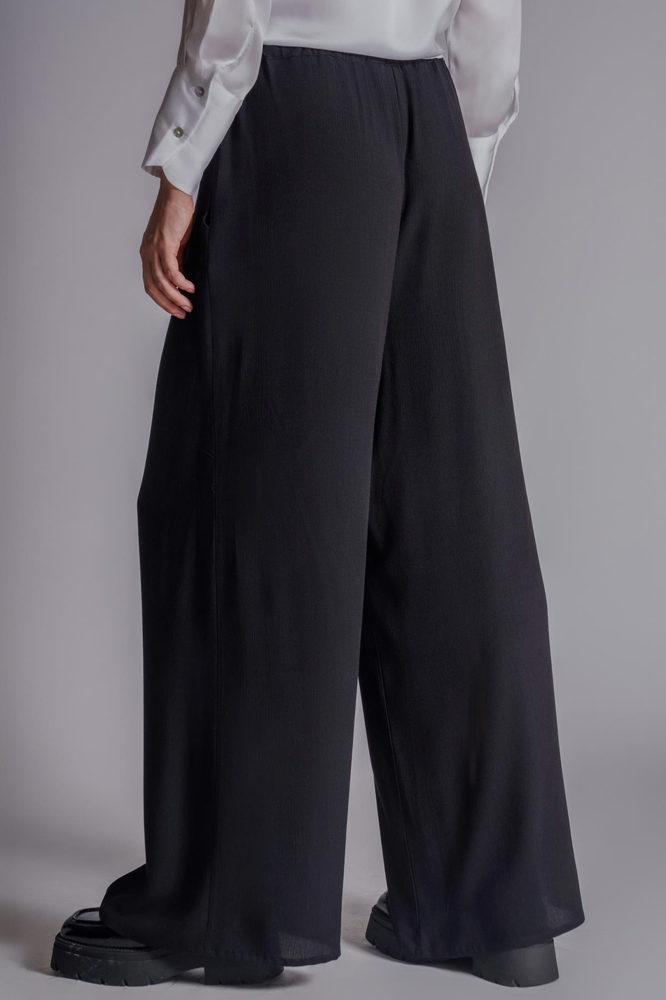 Kadın Yandan Cepli Beli Lastikli Relaxed Fit Pantolon Siyah