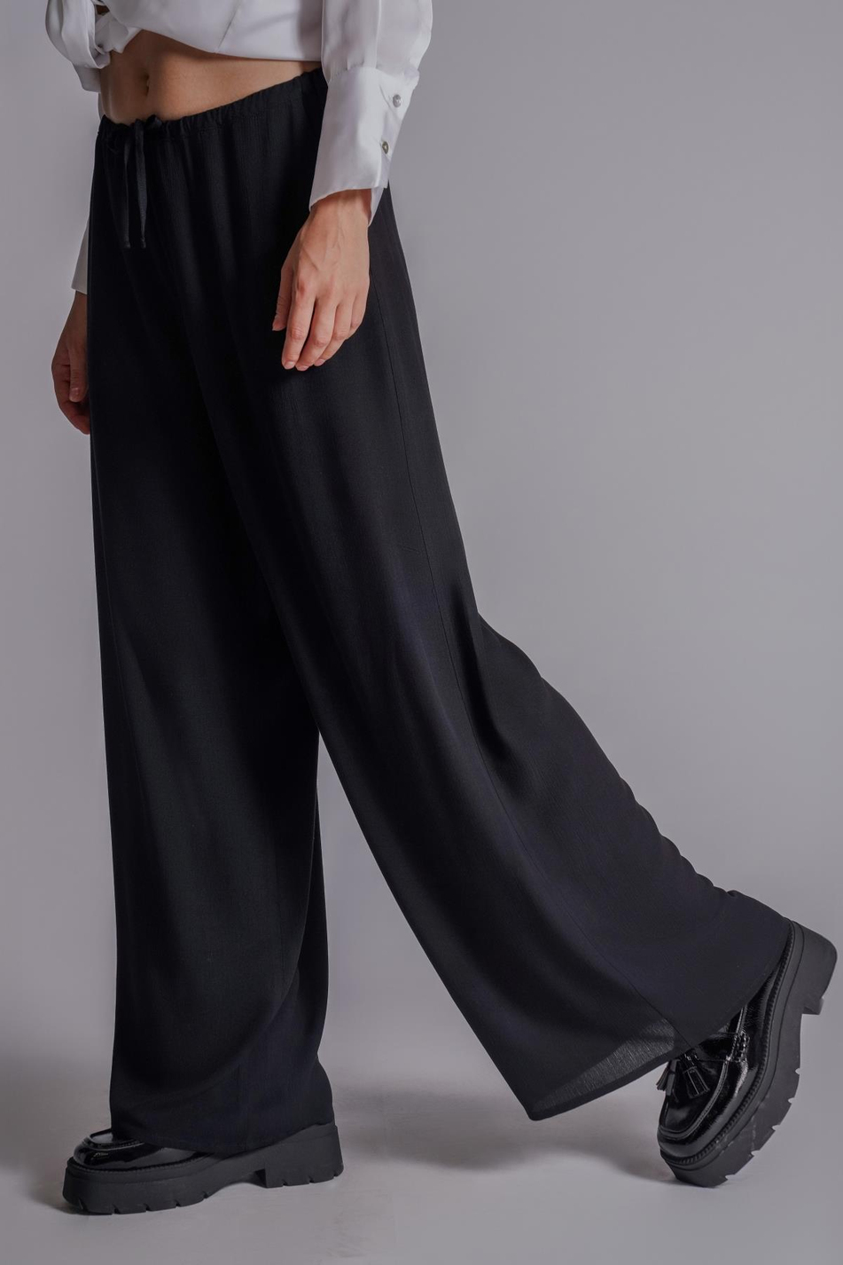 Kadın Yandan Cepli Beli Lastikli Relaxed Fit Pantolon Siyah