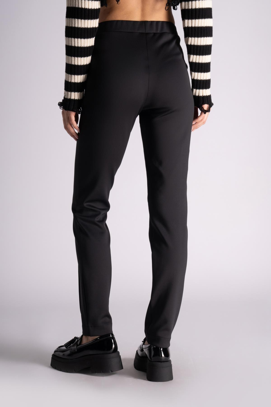 Kadın Yandan Cepli Beli Lastikli  Slim Fit Jogger Pantolon Siyah