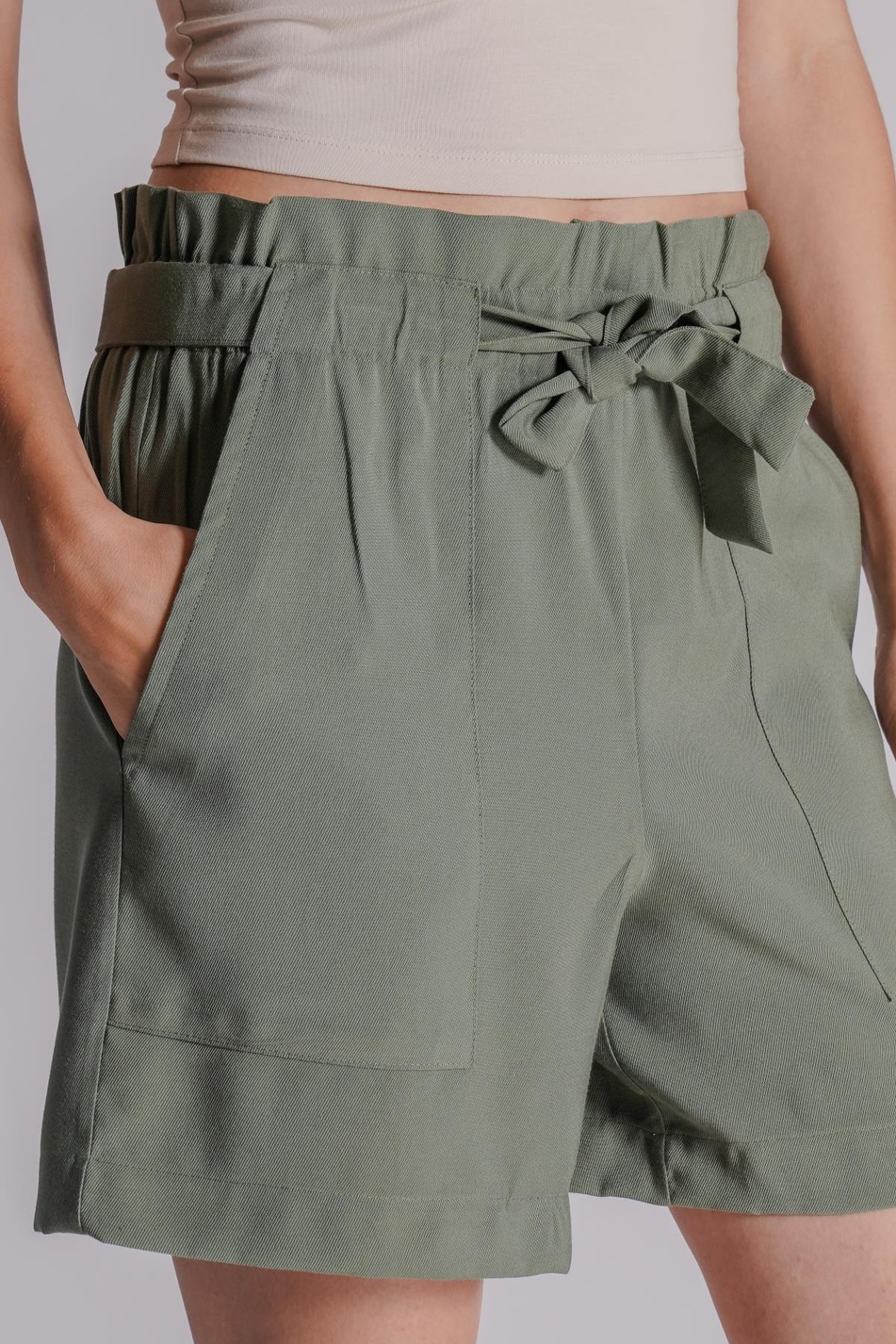 Kadın Yandan Takma Cepli Beli Lastikli Jogger Şort Haki