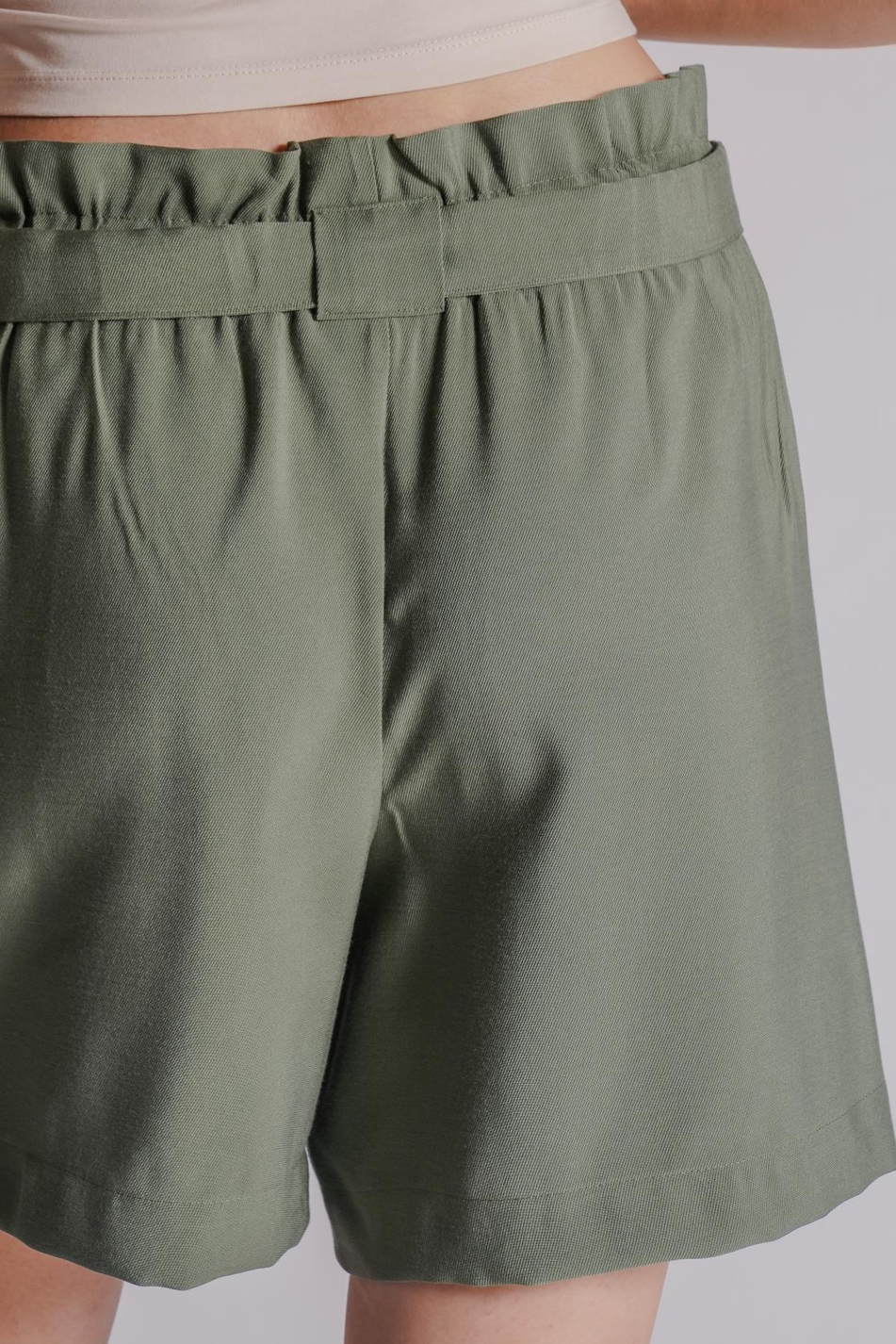 Kadın Yandan Takma Cepli Beli Lastikli Jogger Şort Haki