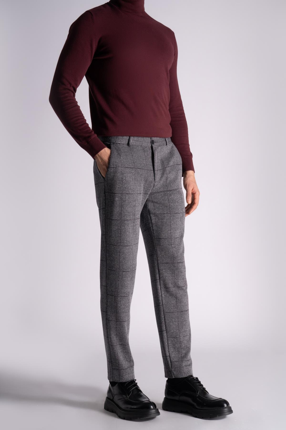 Прямые брюки в клетку