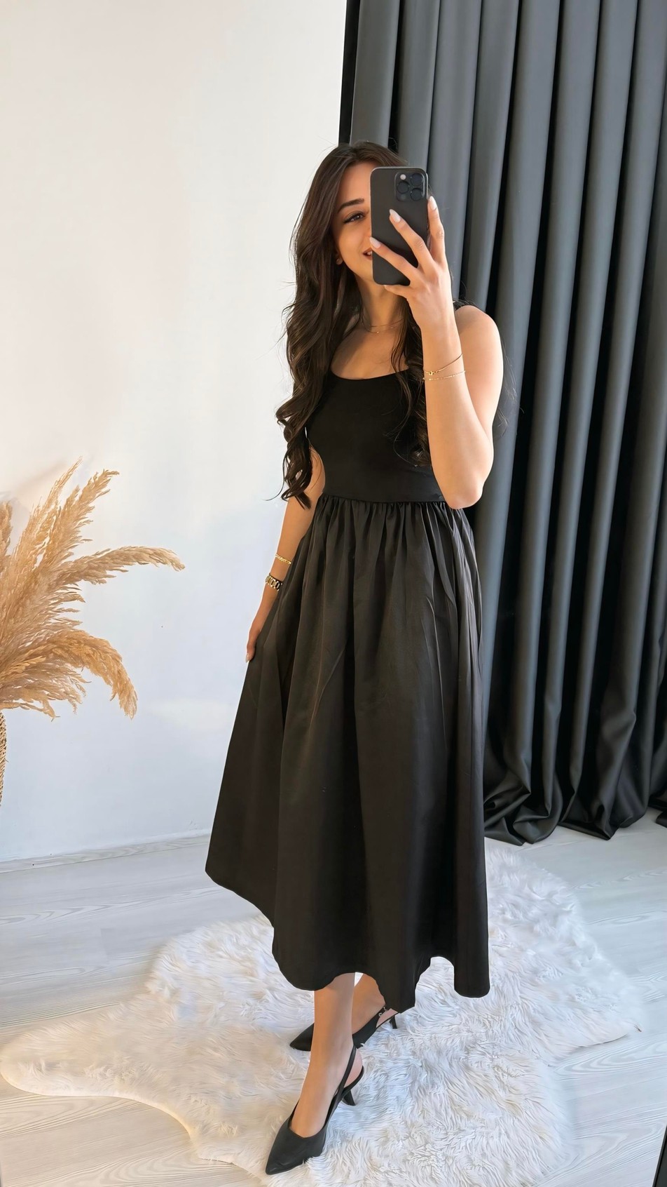 Conlin Siyah Sıfır Kol Elbise