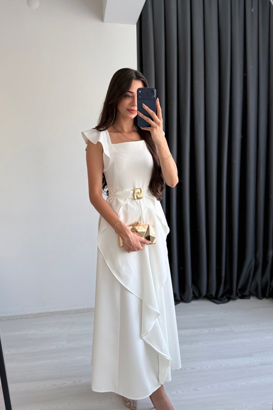 Diana Gold Kemer Detaylı Volanlı Beyaz Elbise
