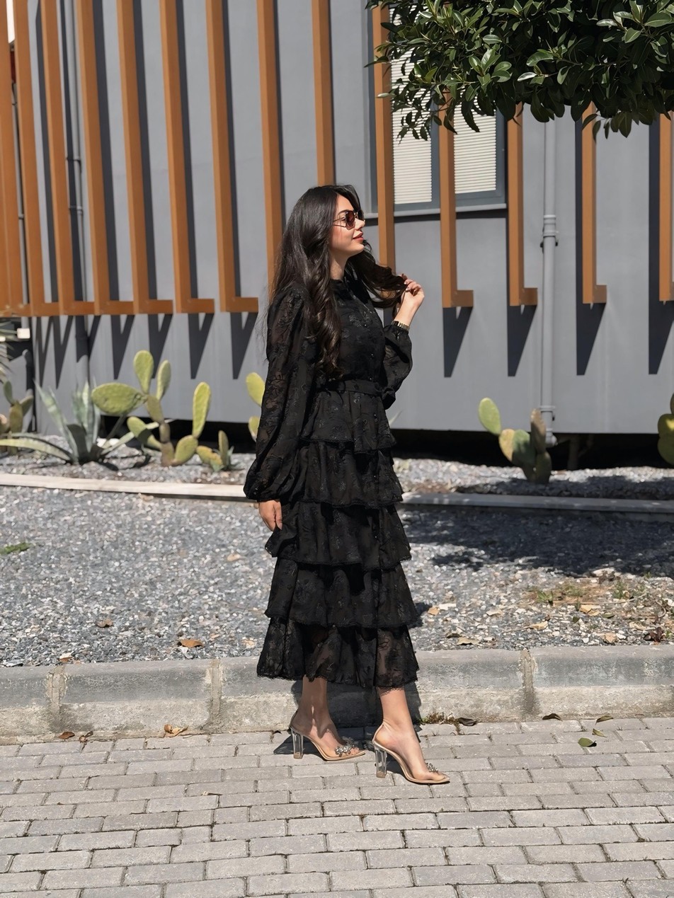 Flore Siyah Volanlı Tasarım Elbise