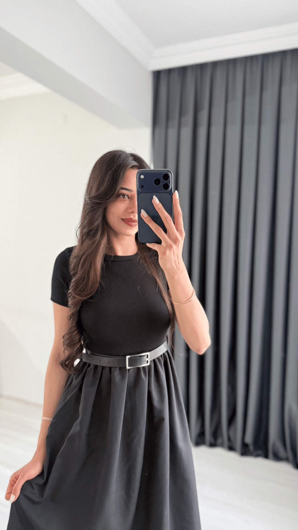 Frenk Kemerli Eteği Poplin Kumaş Siyah Elbise