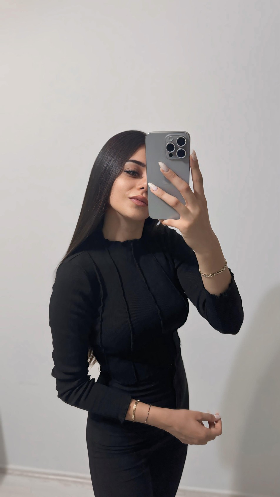 Mago Önü Dikişli Siyah Bluz