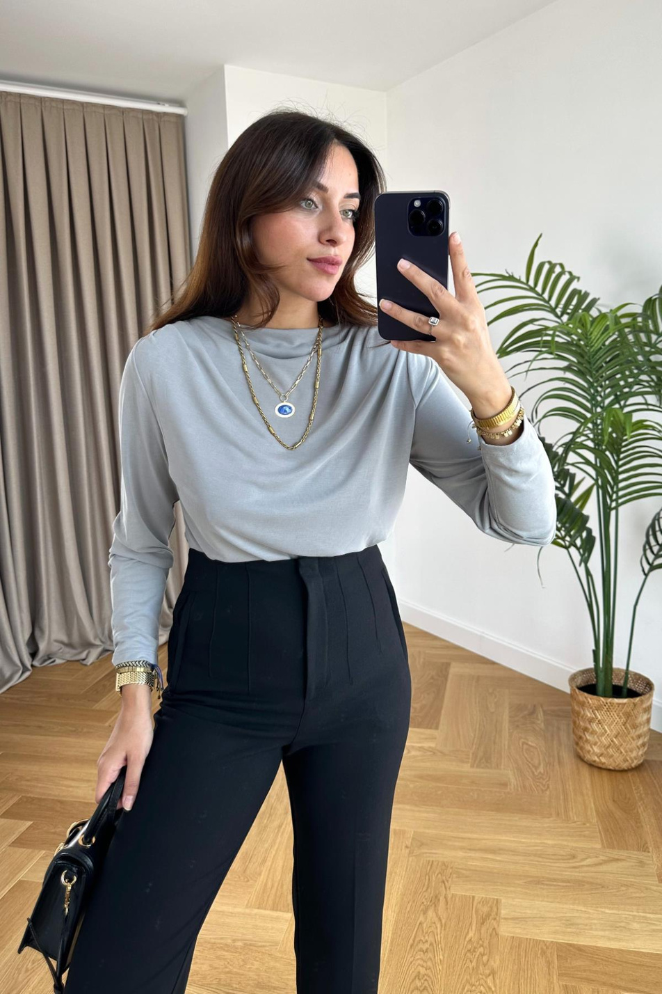 Gri Geniş Yaka Detaylı Modal Bluz