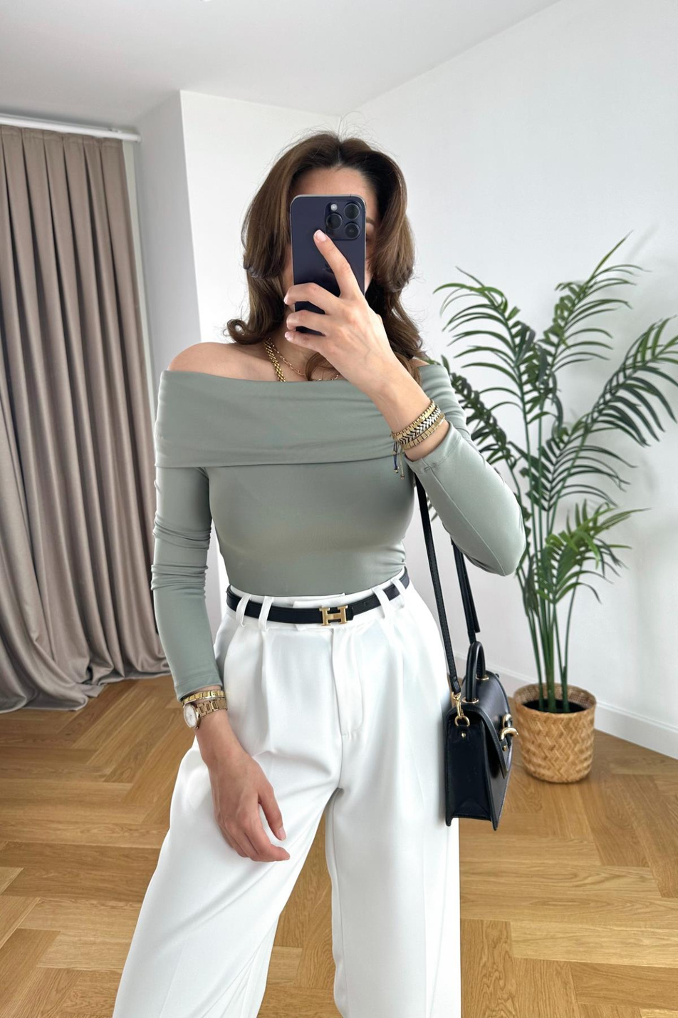 Leyly Yeşil Madonna Yaka Bodysuit
