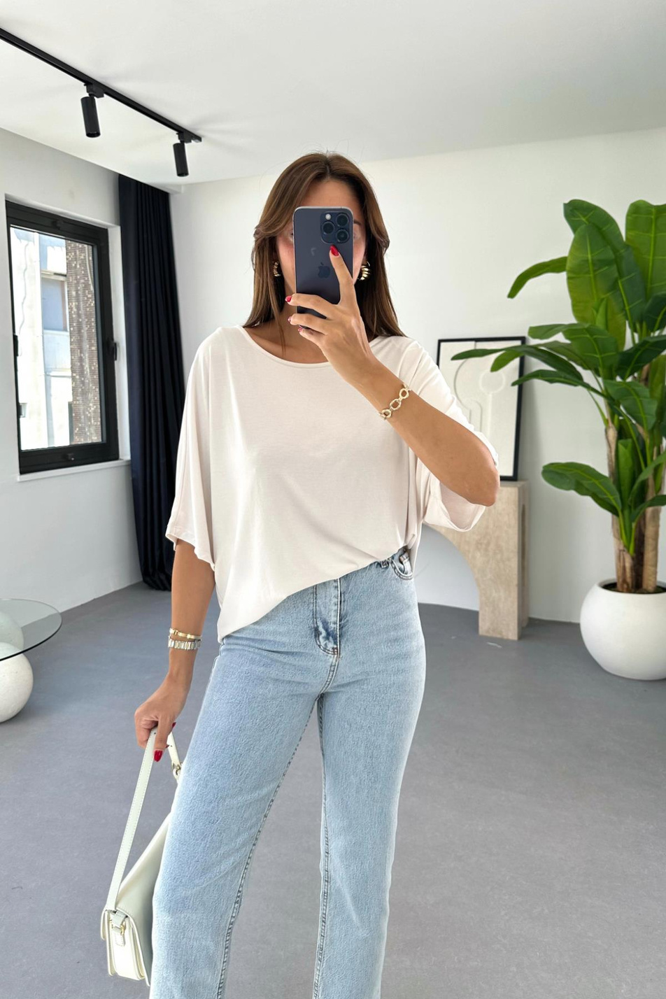 Sange Kırık Beyaz Bisiklet Yaka Tişört
