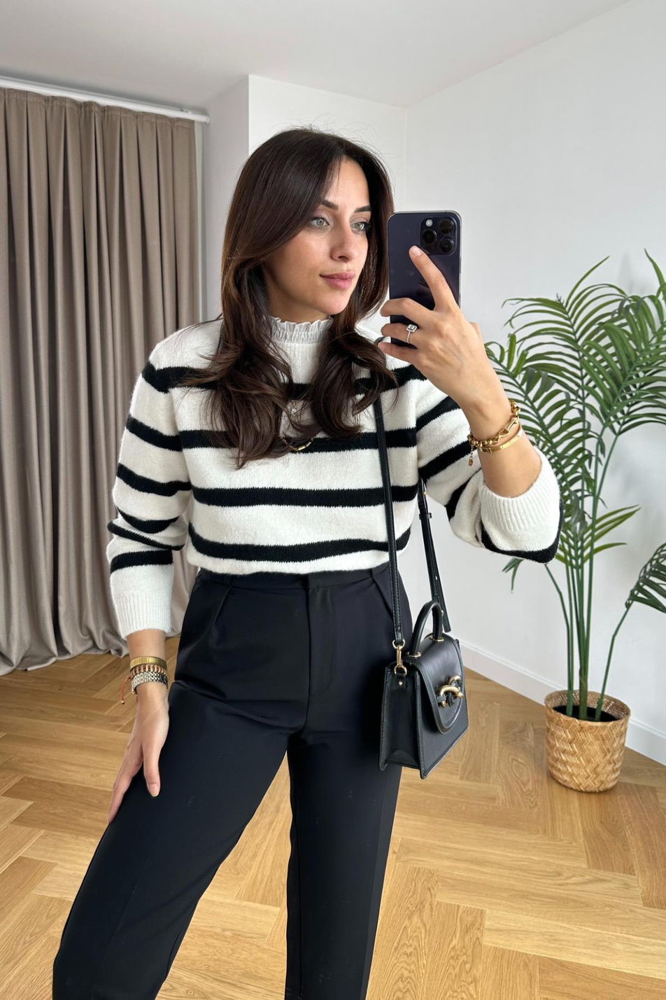 Lena Ekru Çizgi Detaylı Yakası Fırfırlı Triko
