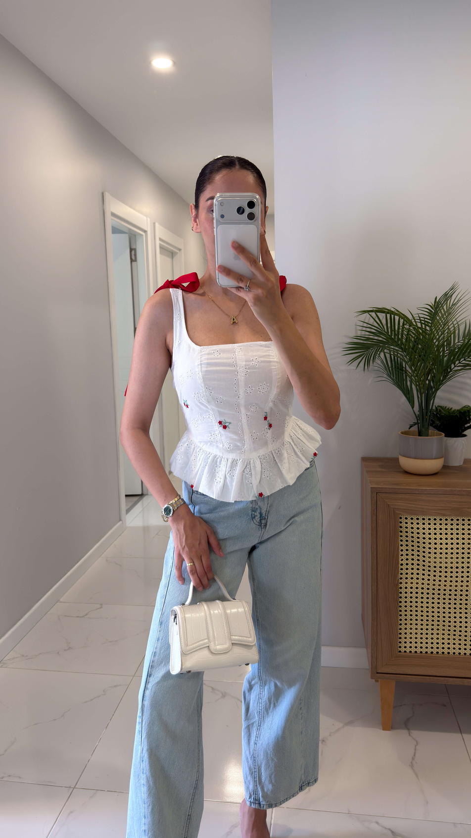 Laydy  Beyaz İşleme Detaylı Askılı Bluz