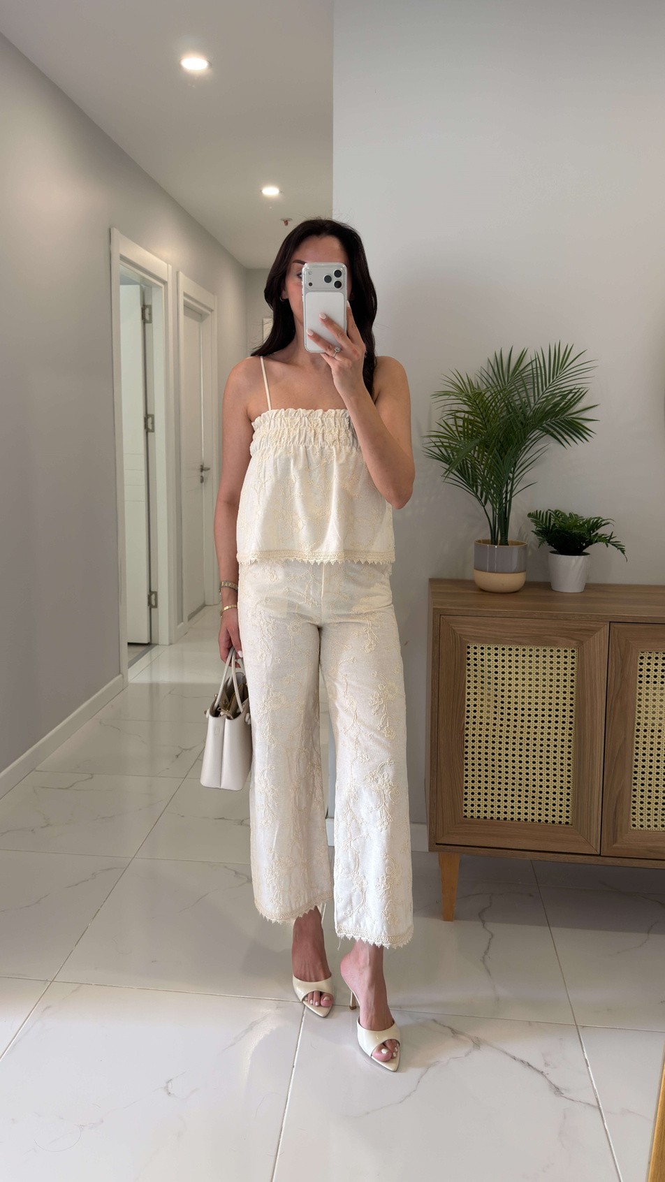 Tatiana Krem İşlemeli Askılı Bluz Pantolon Takım
