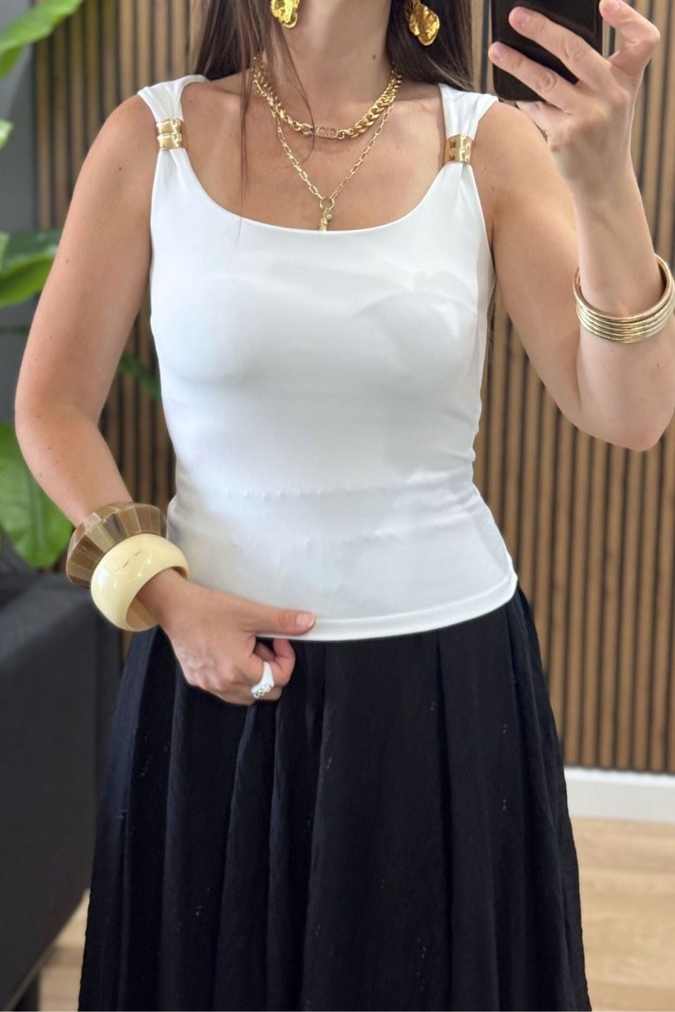 BluzYakadan Aksesuarlı Bluz Ekru