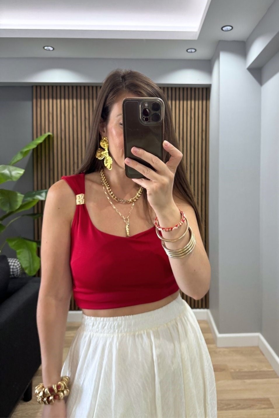 BluzYakadan Aksesuarlı Bluz Kırmızı