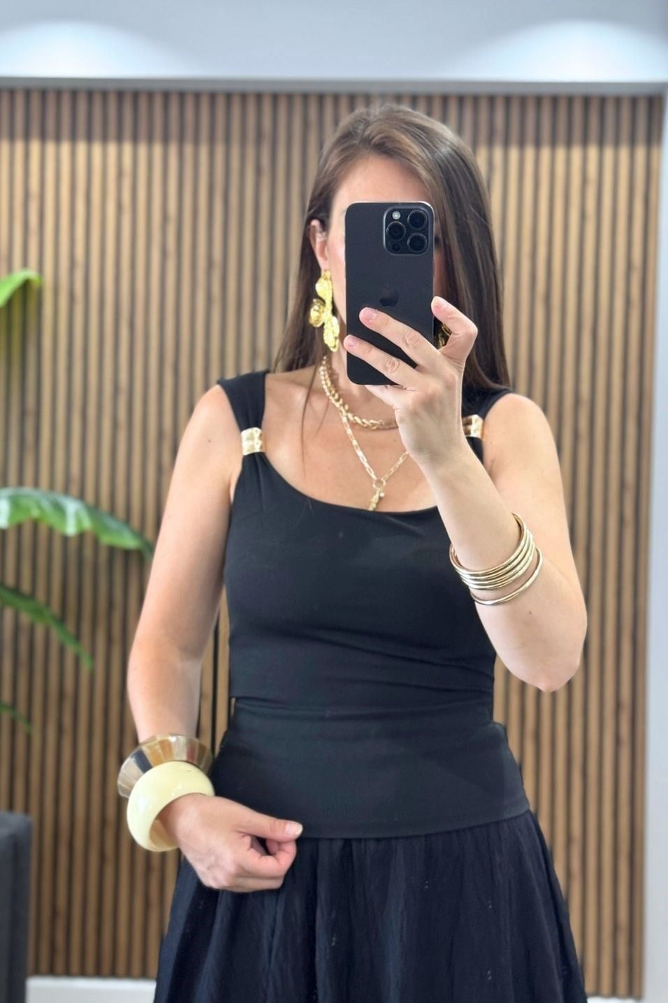 BluzYakadan Aksesuarlı Bluz Siyah