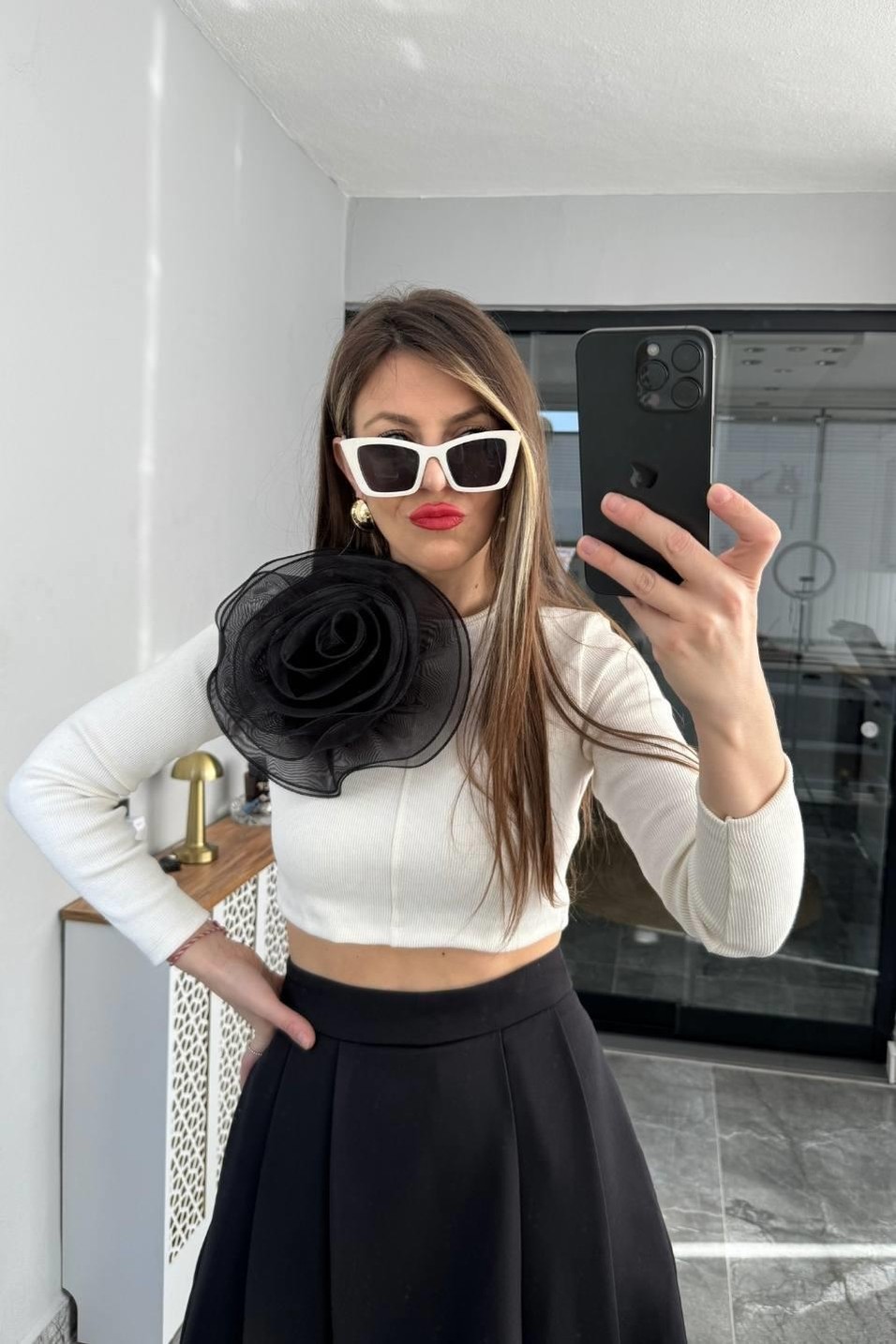 CropGül Aksesuarlı Crop Top Siyah