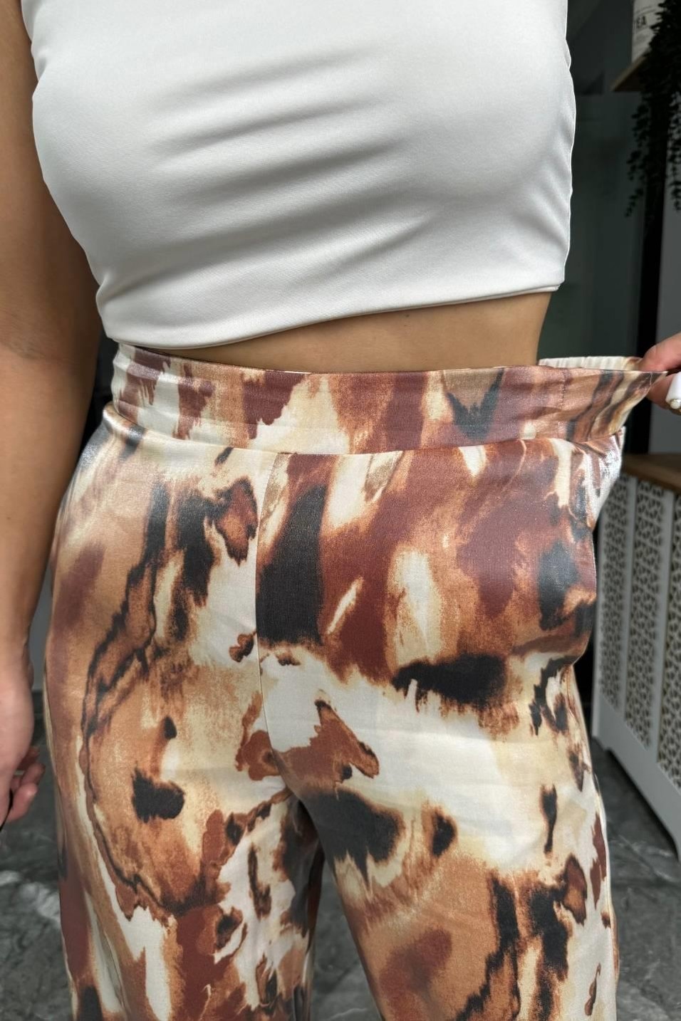 PantolonDesenli Bel Lastikli Parlak Kumaş Pantolon Kahverengi