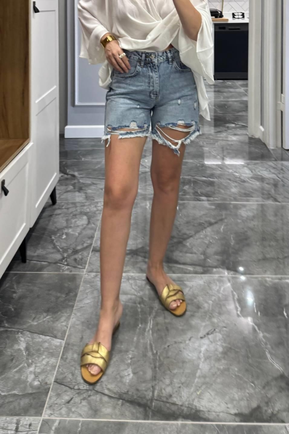 ŞortZr Model Yırtıklı Denim Şort Mavi
