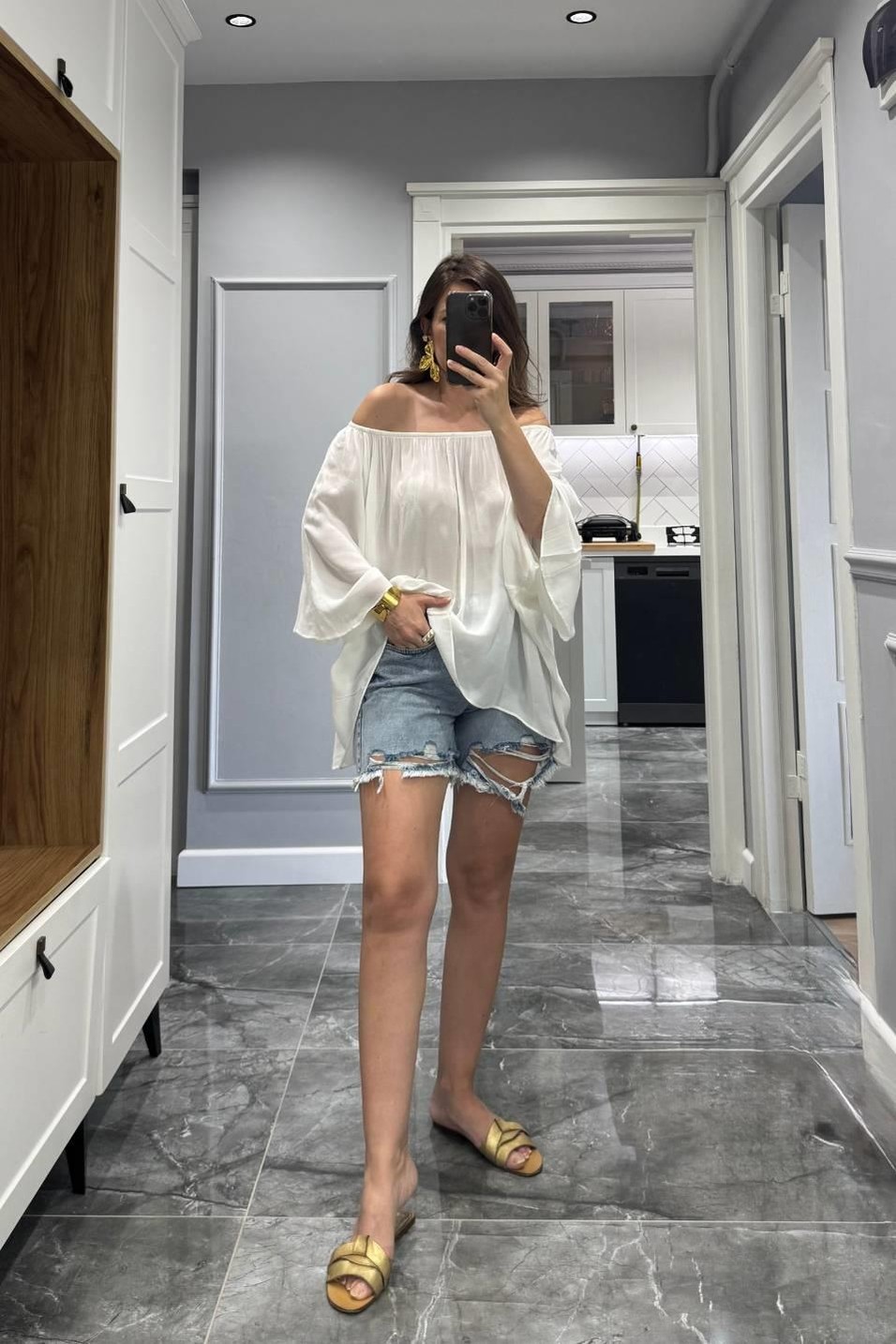 ŞortZr Model Yırtıklı Denim Şort Mavi