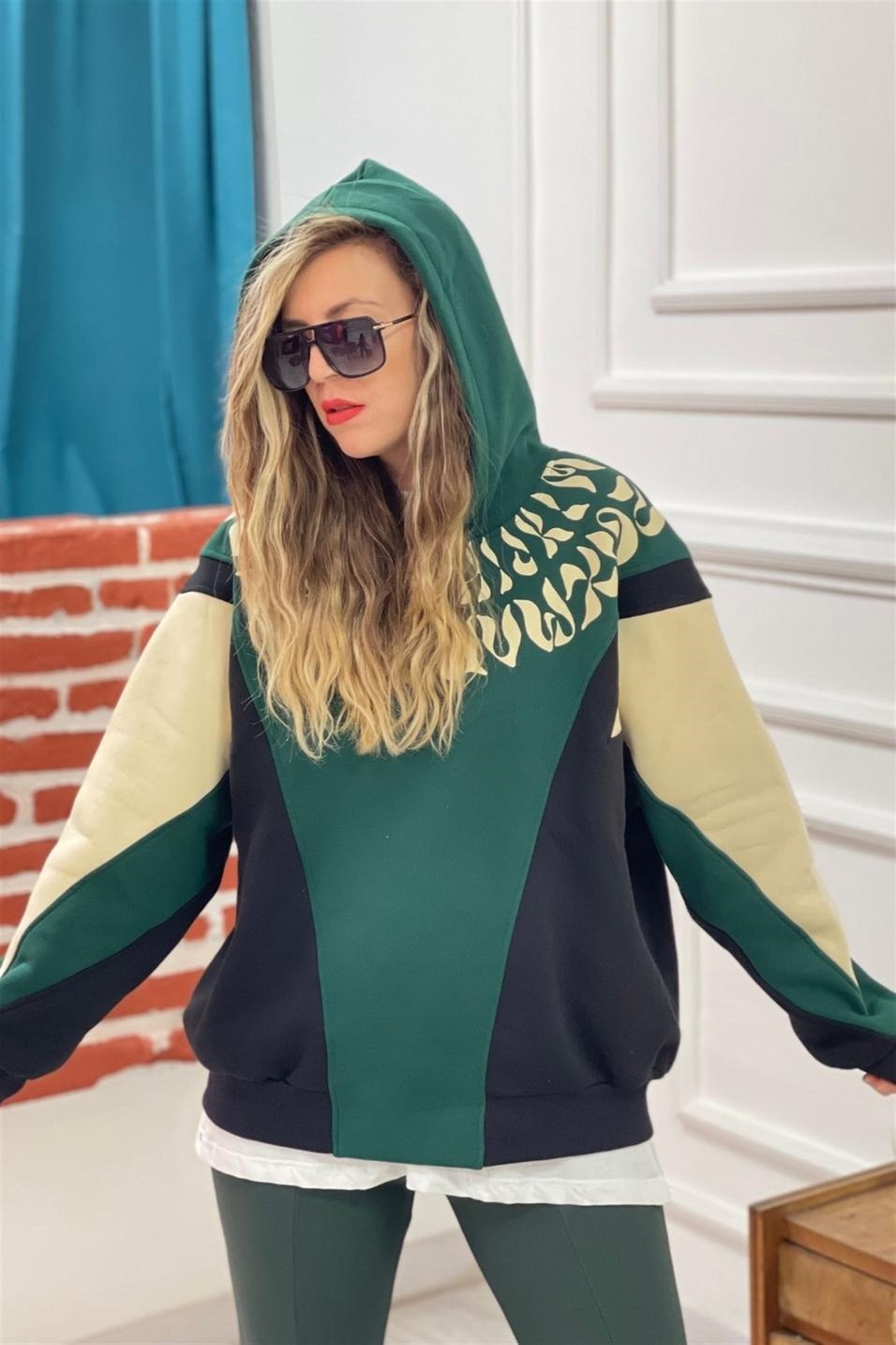 SweatshirtKapüşonlu Baskı Detaylı Sweat Zümrüt