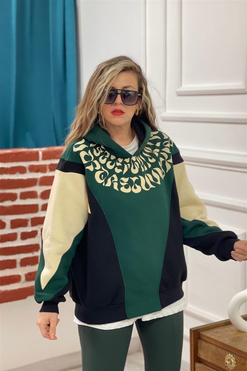 SweatshirtKapüşonlu Baskı Detaylı Sweat Zümrüt