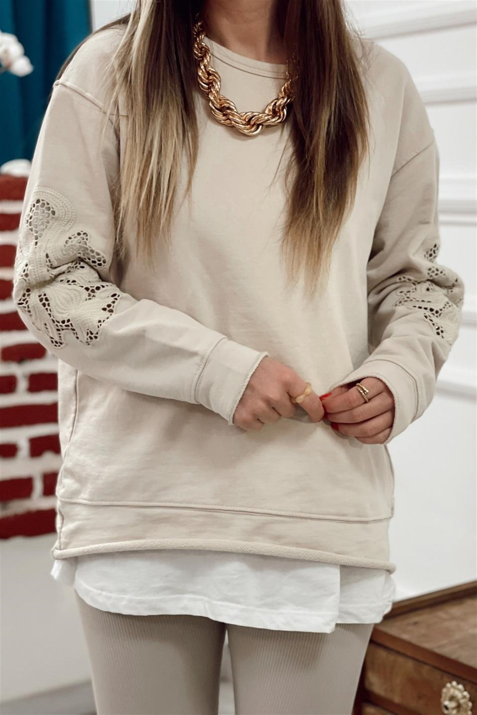 SweatshirtKolları Güpür Detaylı Sweat Krem