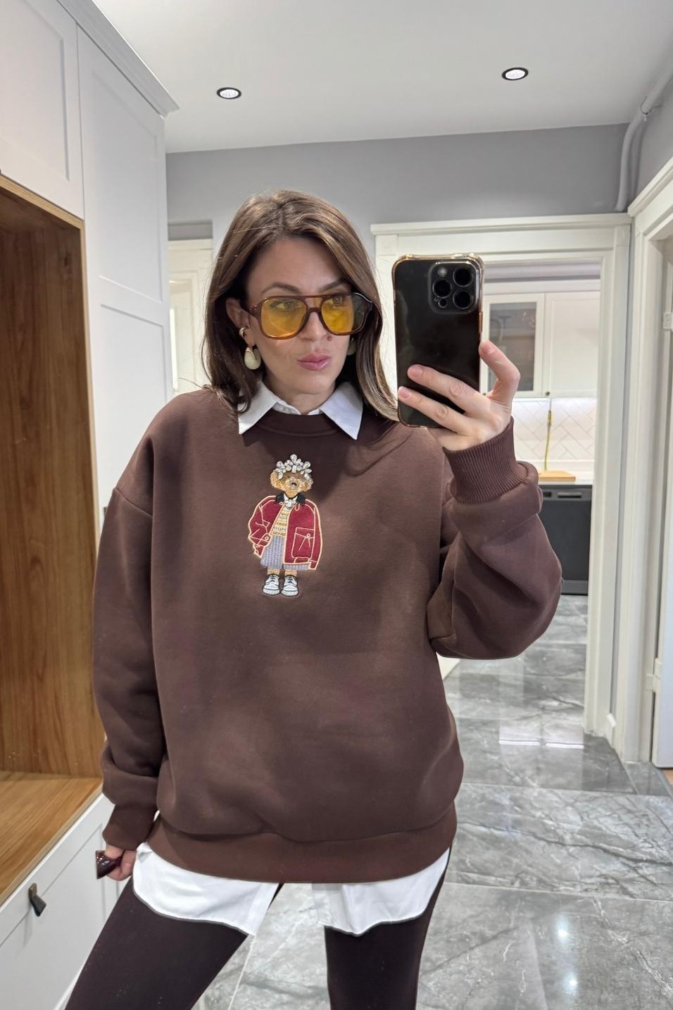 SweatshirtMarka Model Önü Taşlı Figürlü Sweatshirt Kahverengi