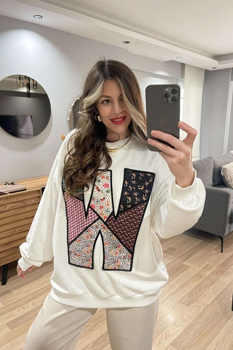 SweatshirtÖnü Patchwork Nakışlı Sweatshirt Ekru
