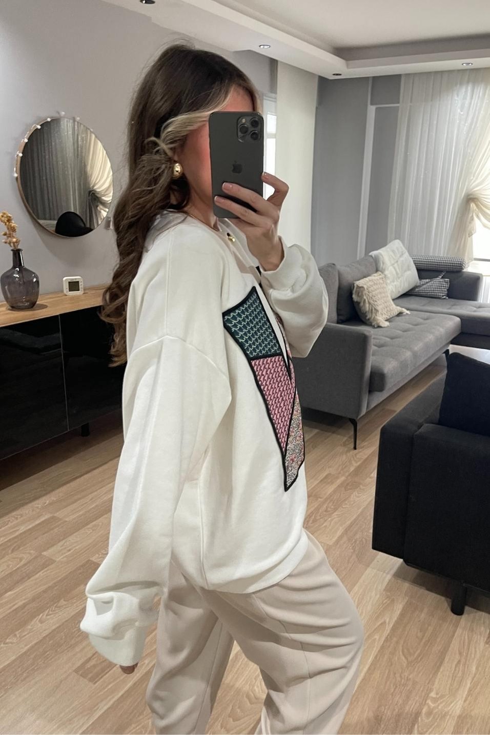 SweatshirtÖnü Patchwork Nakışlı Sweatshirt Ekru
